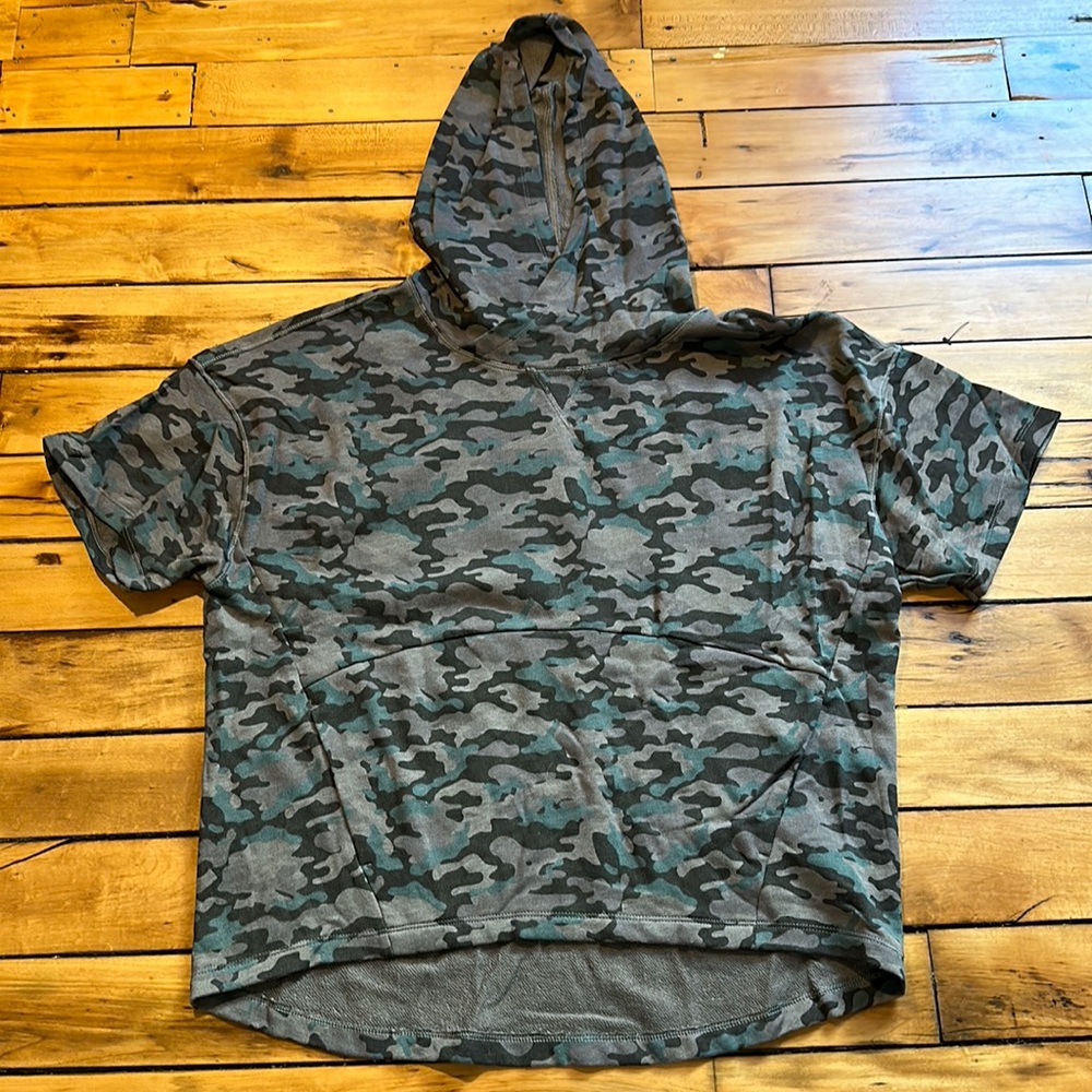 Fabletics short sleeve hoodie with camo print